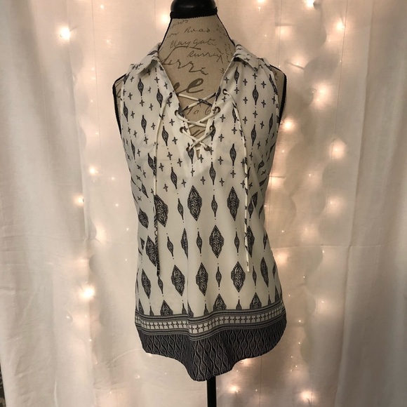 2[Hippie Rose] White & Black tie top - Picture 2 of 6